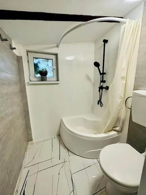 2-Room Cozy Retreat Near City Center Bucarest Appartamento